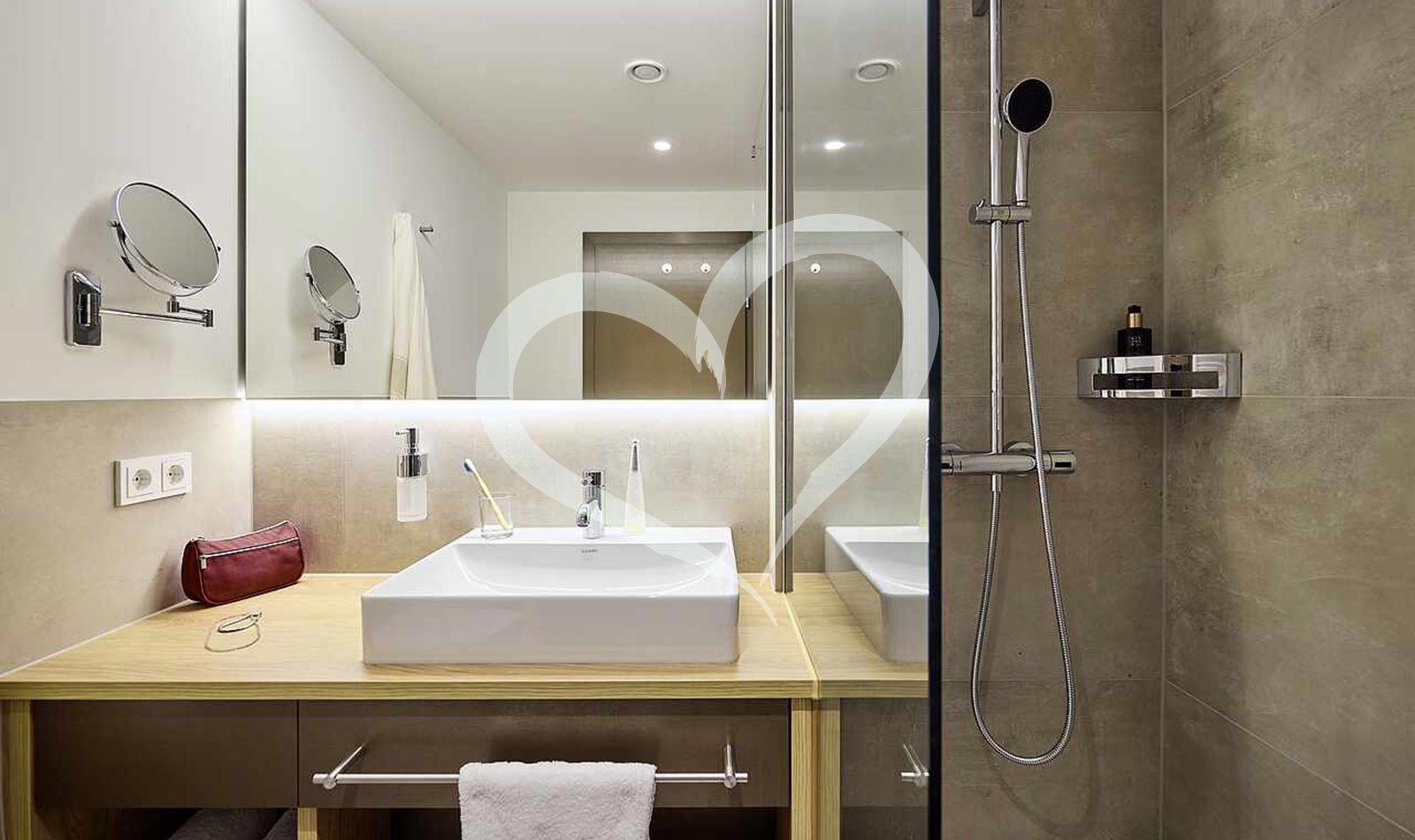 Double Room Economy