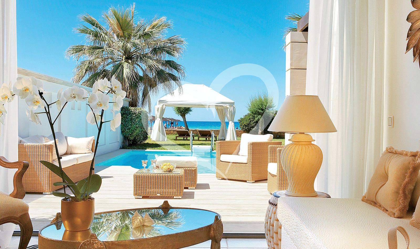 FAMILY BUNGALOW SUITE SEA FRONT PRIVATE POOL
