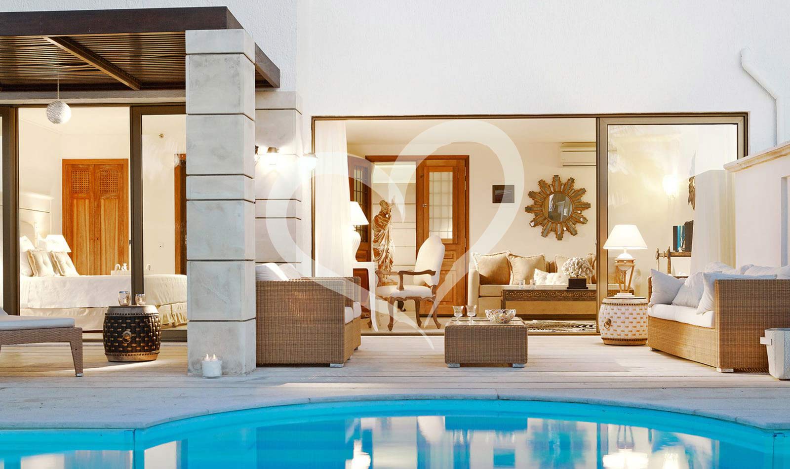 FAMILY BUNGALOW SUITE SEA FRONT PRIVATE POOL