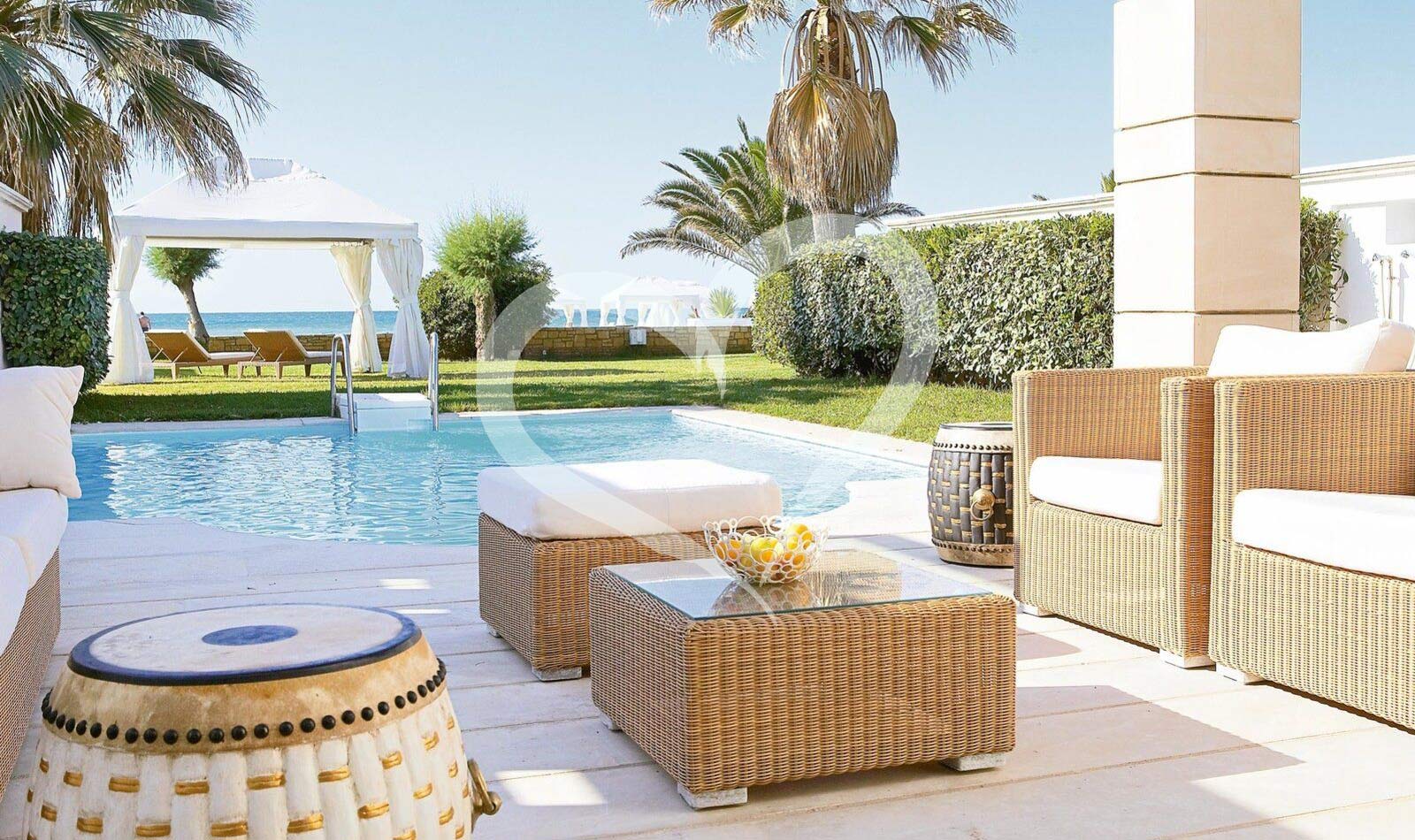 FAMILY BUNGALOW SUITE SEA FRONT PRIVATE POOL