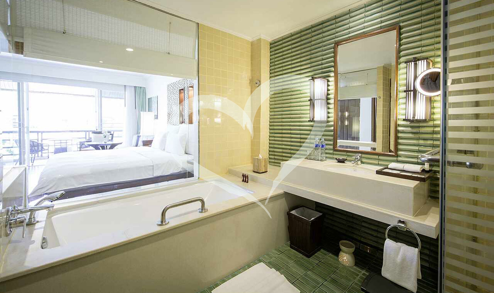 Double Room Economy