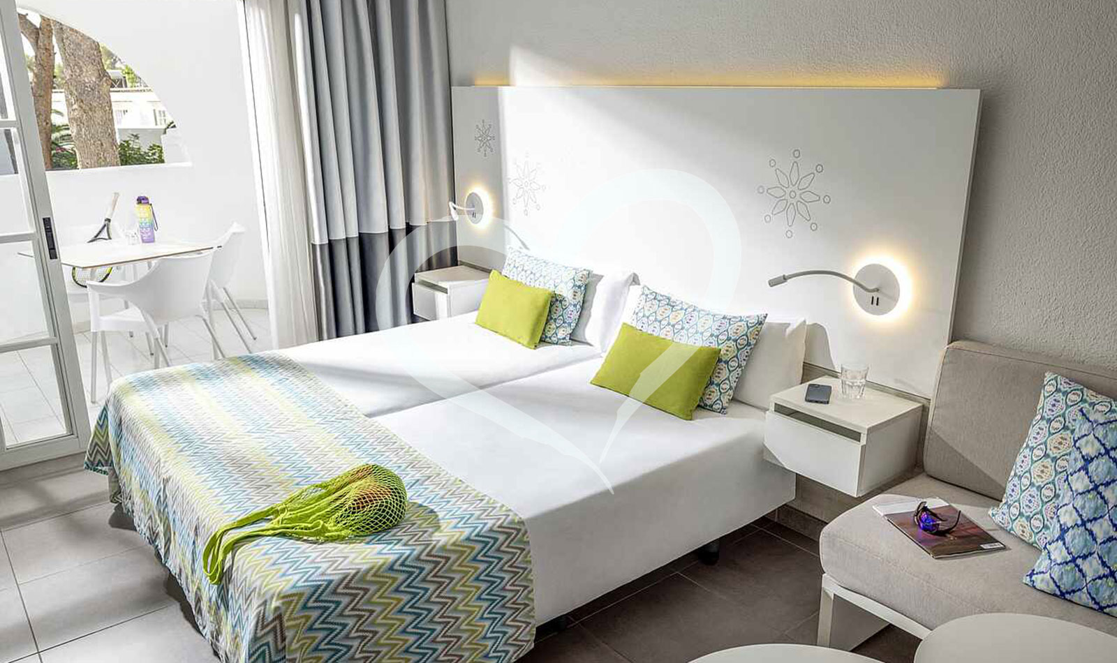 Double Room Economy