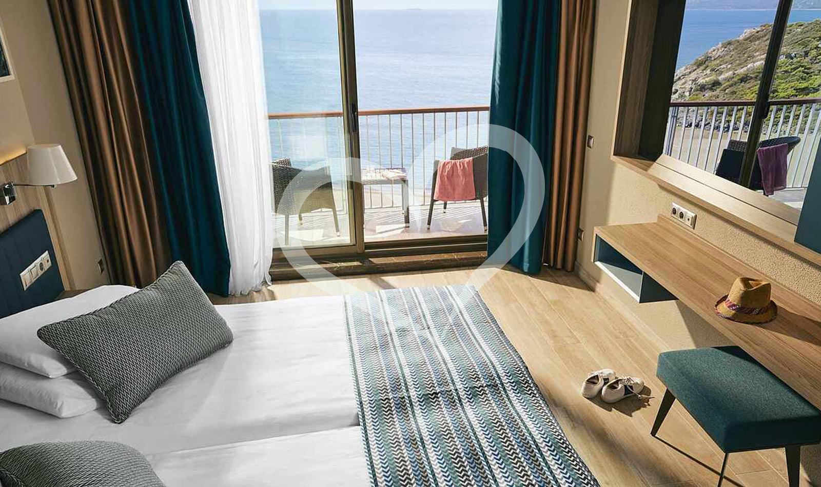 Single with Child Double Room Comfort Sea Side Balcony