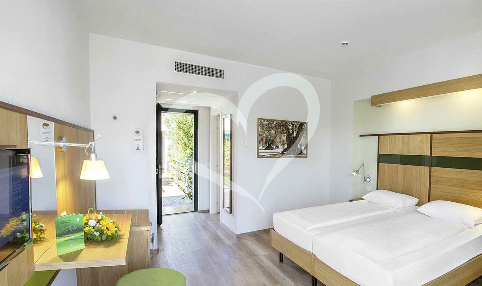 Double Room Economy