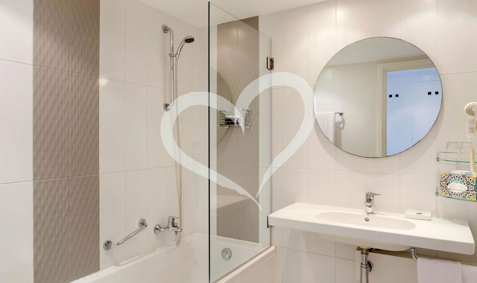 Familienzimmer mit Verbindungstür im Haupthaus mit Meer-/Poolblick