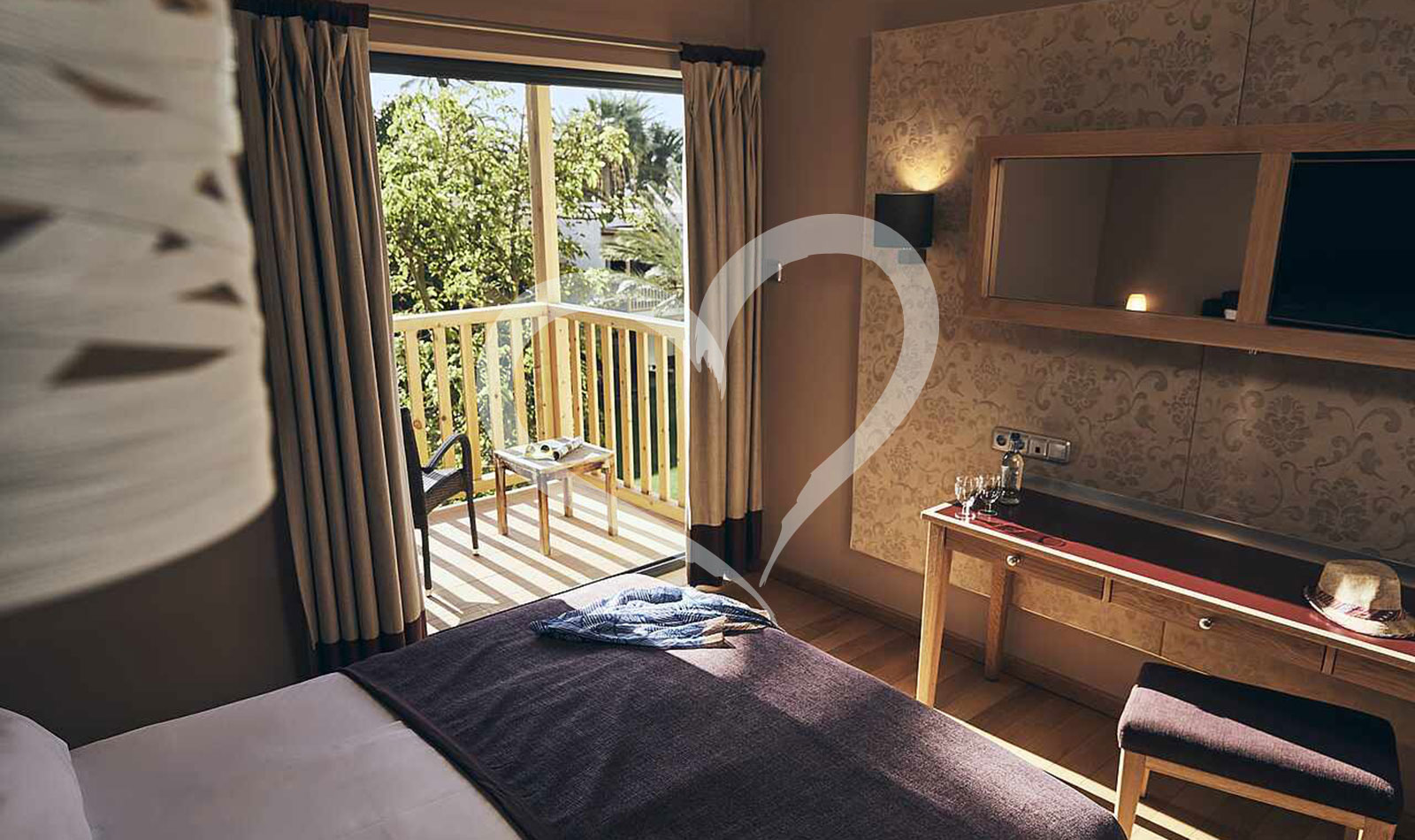 Double Room Economy
