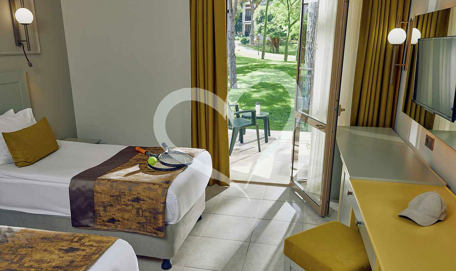 Double Room Economy
