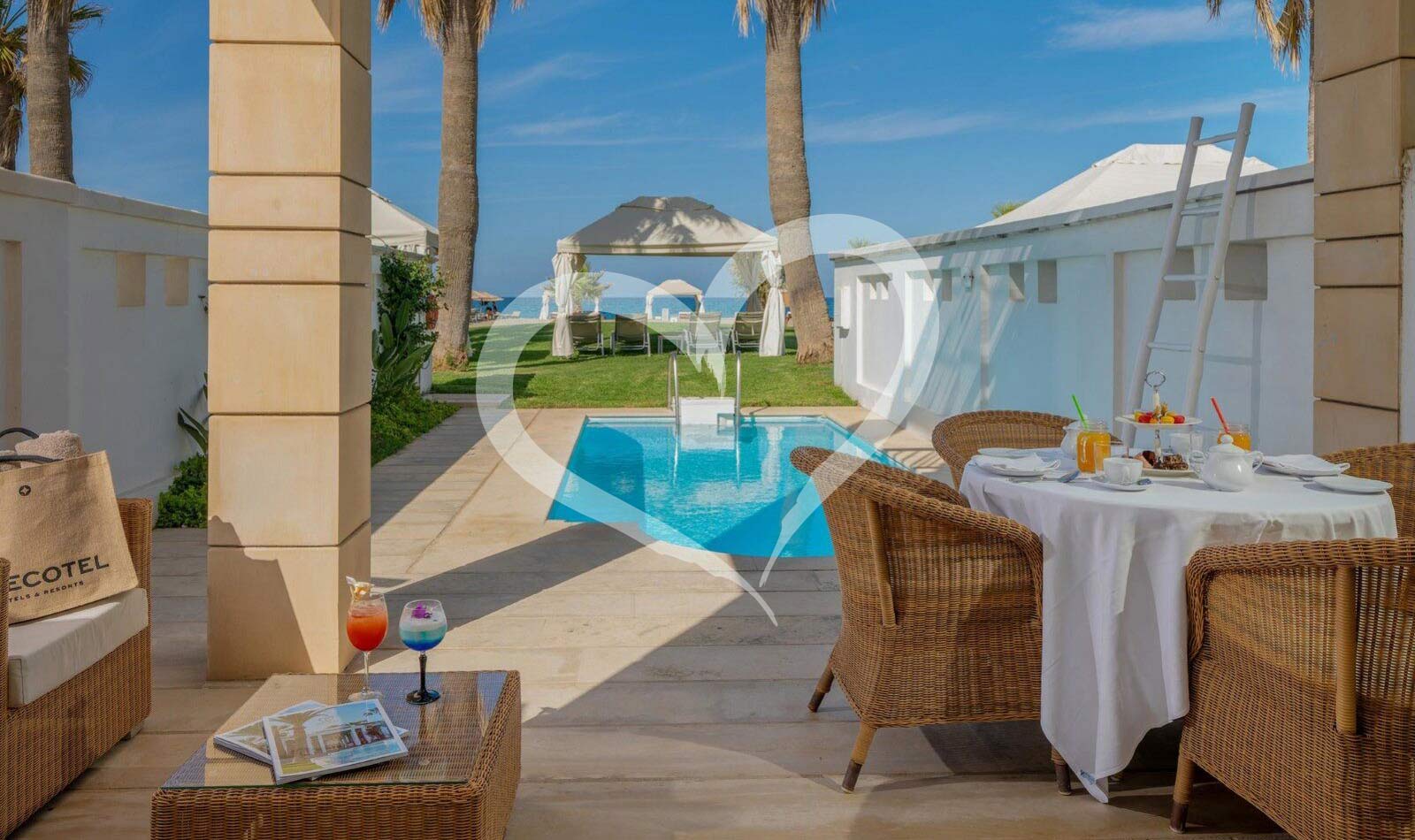 JUNIOR SUITE SEA FRONT PRIVATE POOL