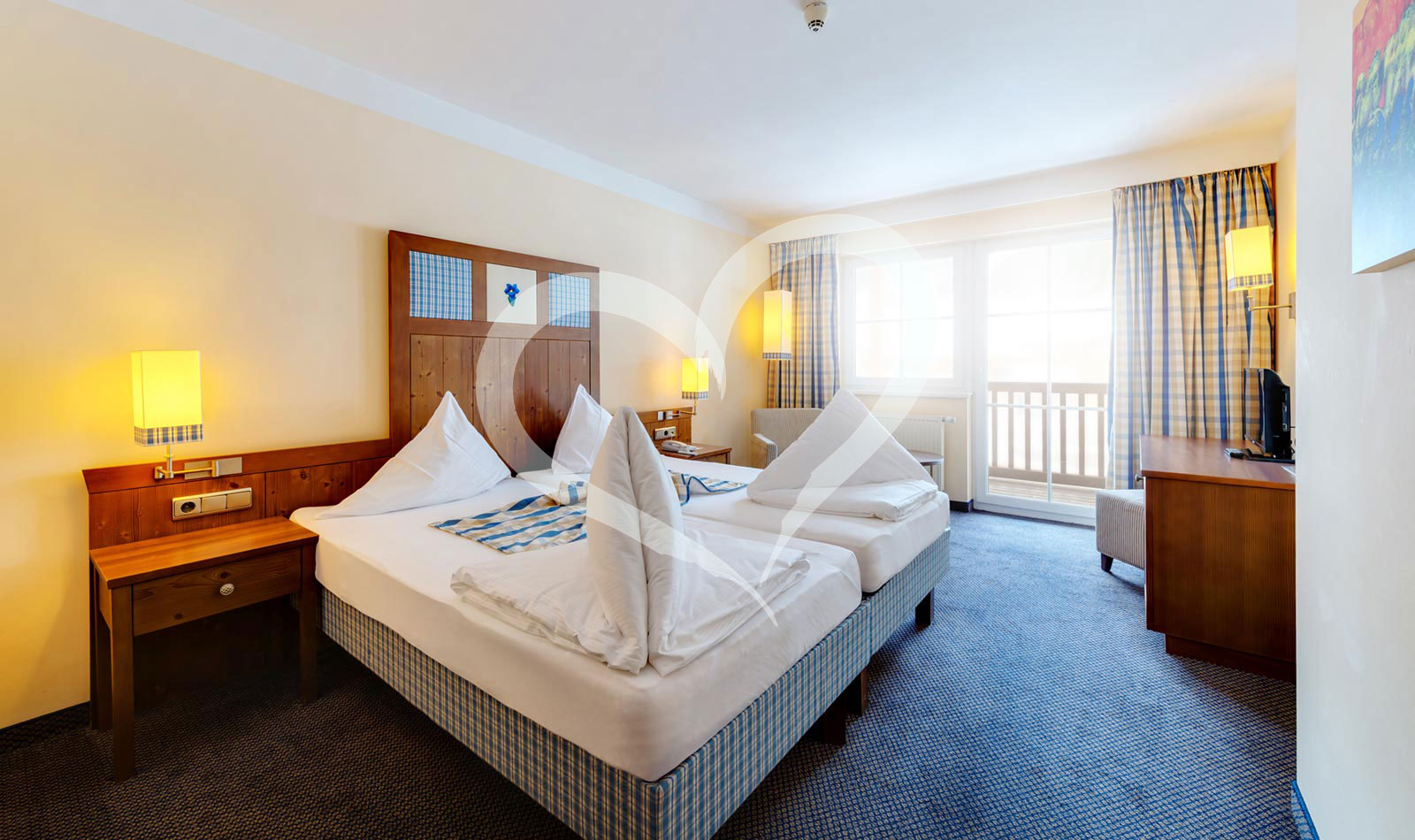 Double Room Economy