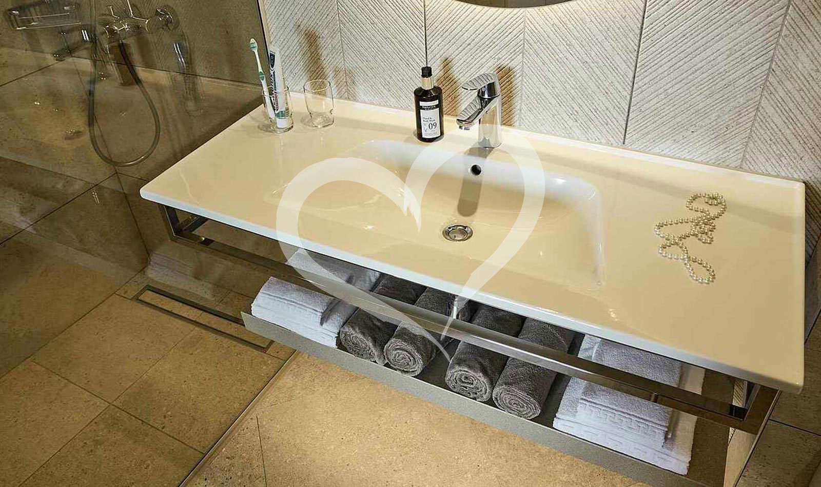 Double Room Roomhopper