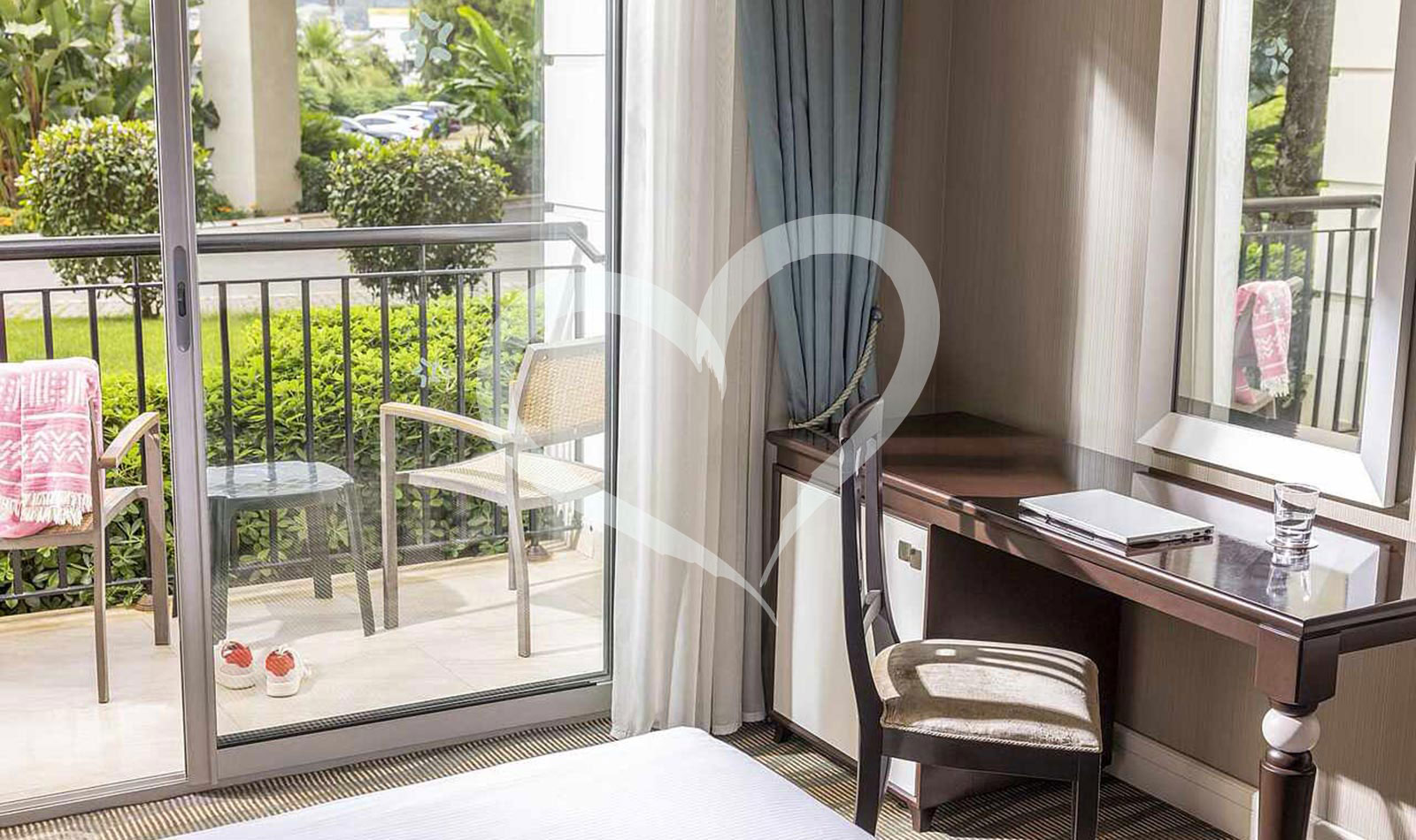 Double Room Economy