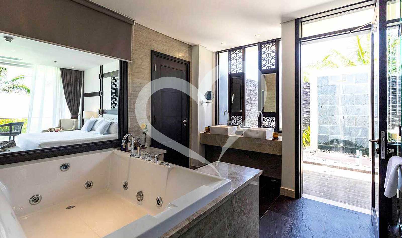 One Bedroom Ocean Front Pool Villa