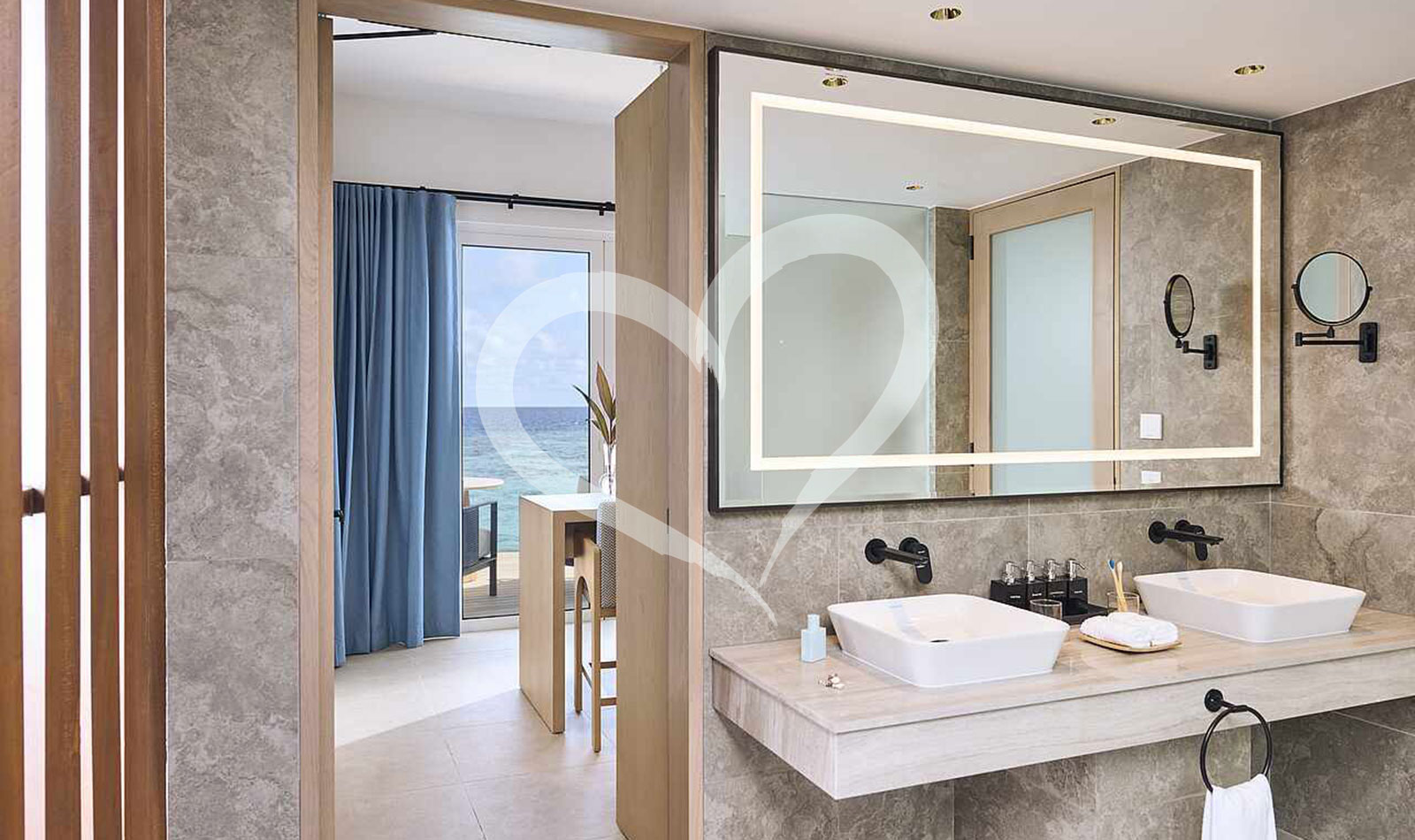 Exclusive Reef Water Villa Pool
