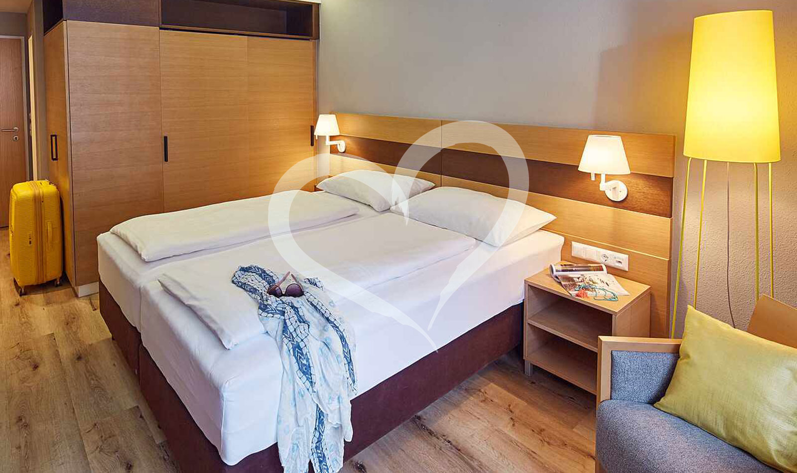 Family Room Classic Lake View Forfould Use