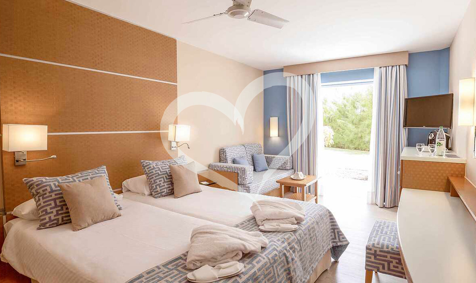 Double Room Economy