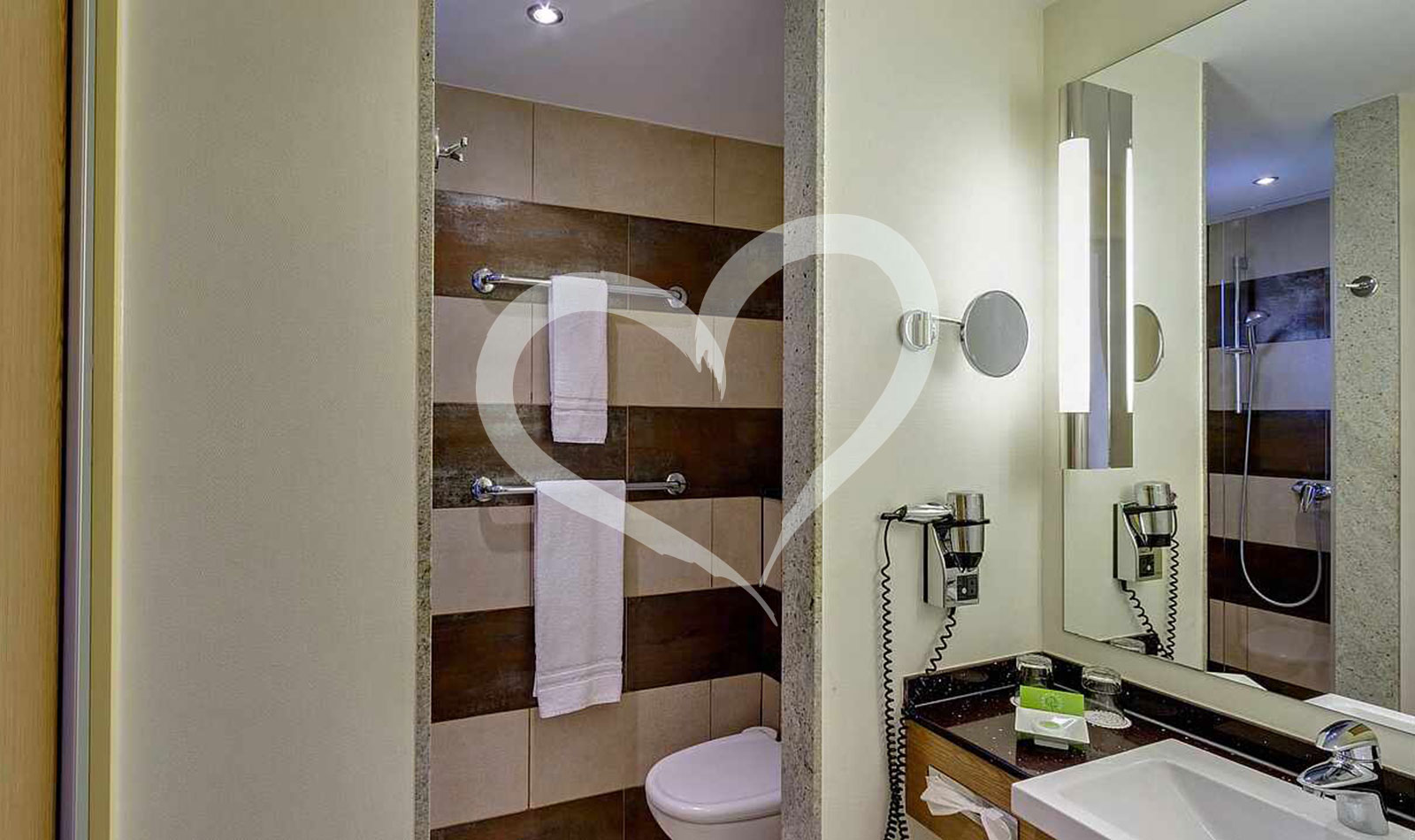 Double Room Economy