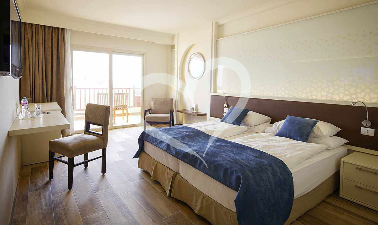 Double Room Economy