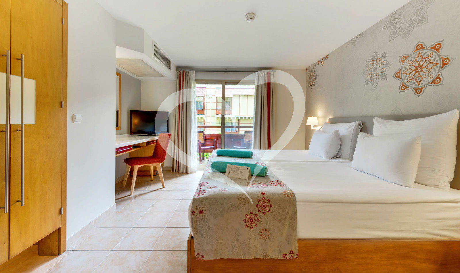 Double Room Economy